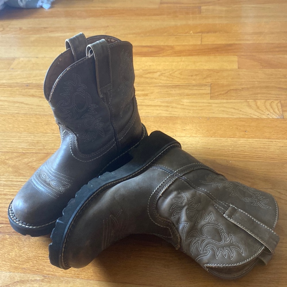 Ariat FatBaby 7B